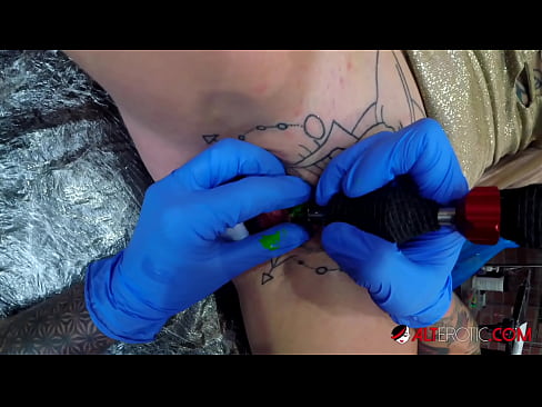 ❤️ Keçika pir tattookirî Sully Savage tattooek li ser klîtorê xwe kir. ️ Derb li ku.higlass.ru ️❤